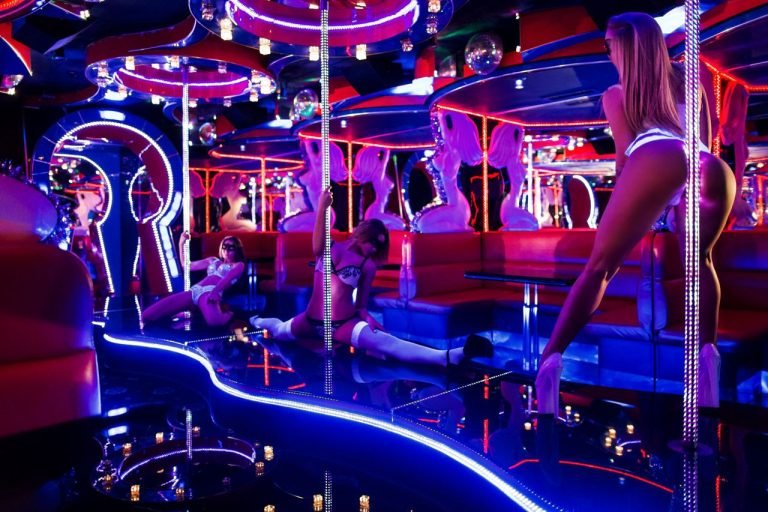 L’Élégance Artistique des Clubs de Striptease : Une Exploration Architecturale et Sensuelle